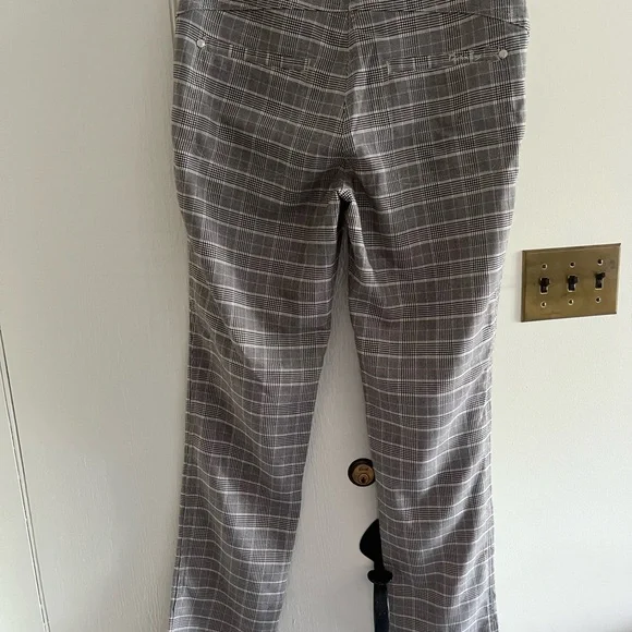 Daily Sports Brown and White Checkered golf pants. New without tags - Picture 3 of 5